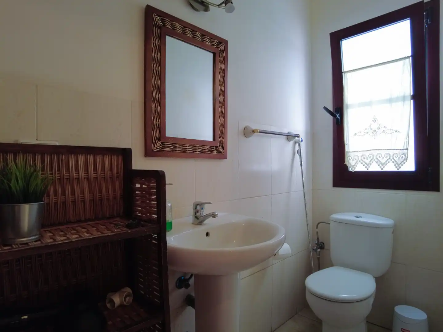 Baño de Casa adosada de alquiler en La Orotava con Calefacción, Parquet y Amueblado