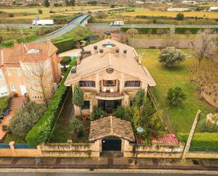 Vista exterior de Casa o xalet en venda en Lardero amb Aire condicionat, Calefacció i Jardí privat