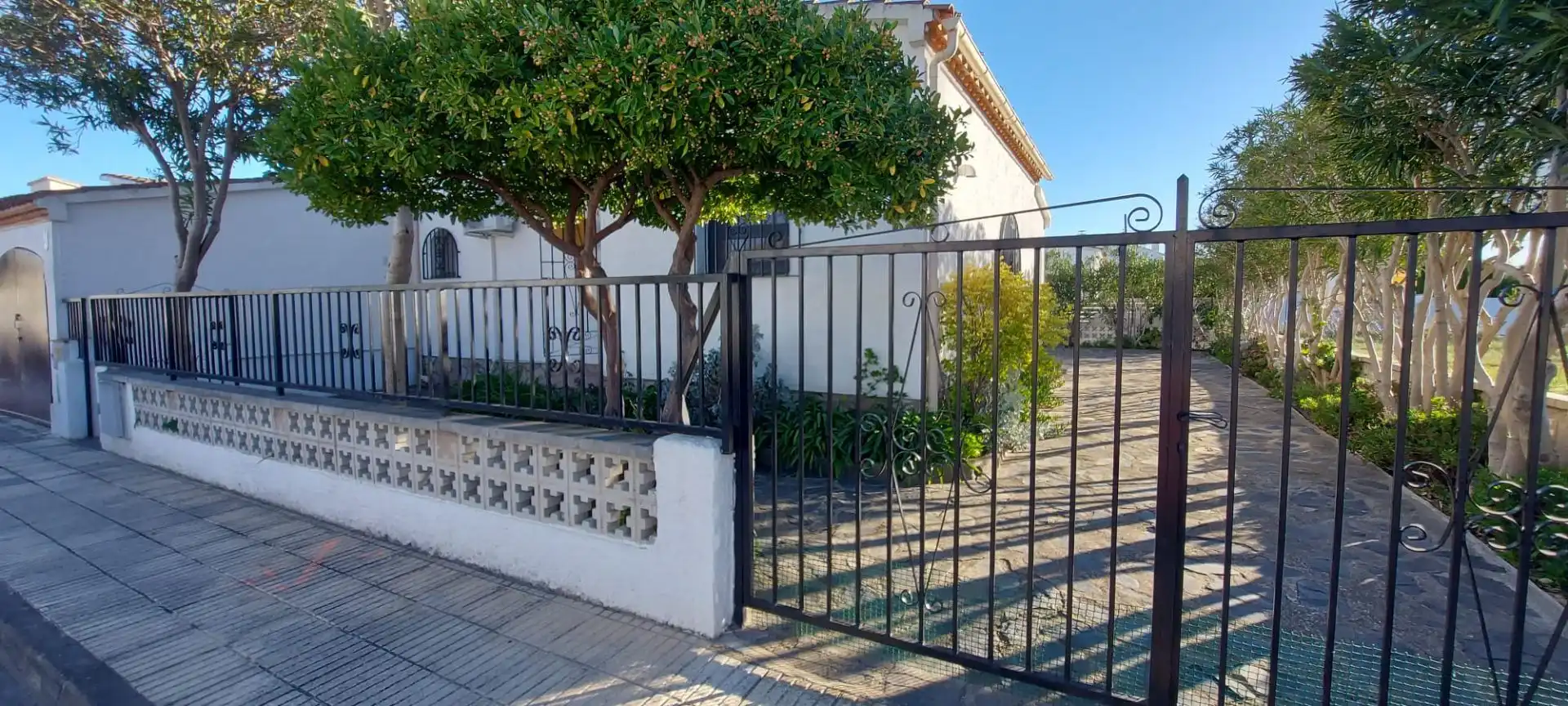 Exterior view of Houses for sale in Roses  with Air Conditioner, Heating and Private garden