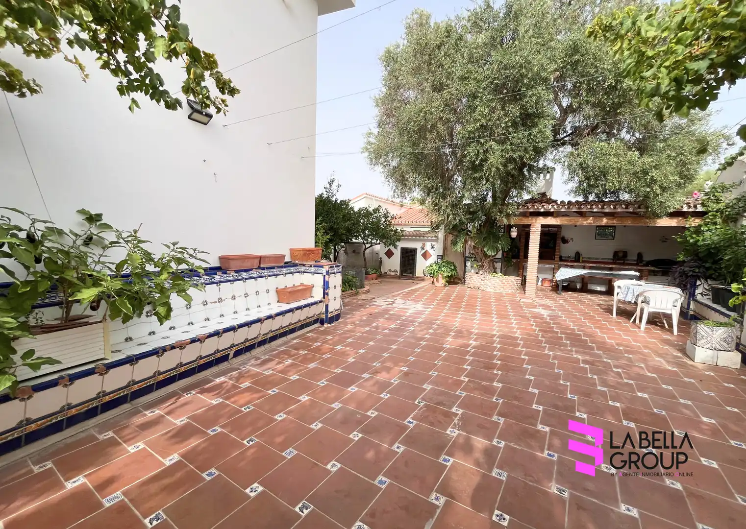 Vista exterior de Casa o xalet en venda en Alhaurín de la Torre amb Aire condicionat, Jardí privat i Terrassa