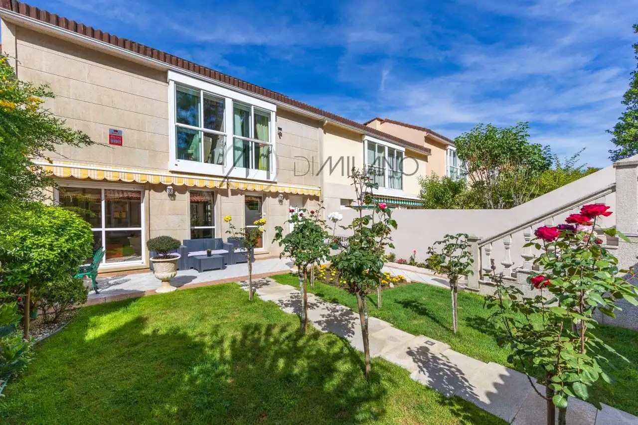 Jardín de Casa adosada en venta en Vigo  con Calefacción, Jardín privado y Parquet