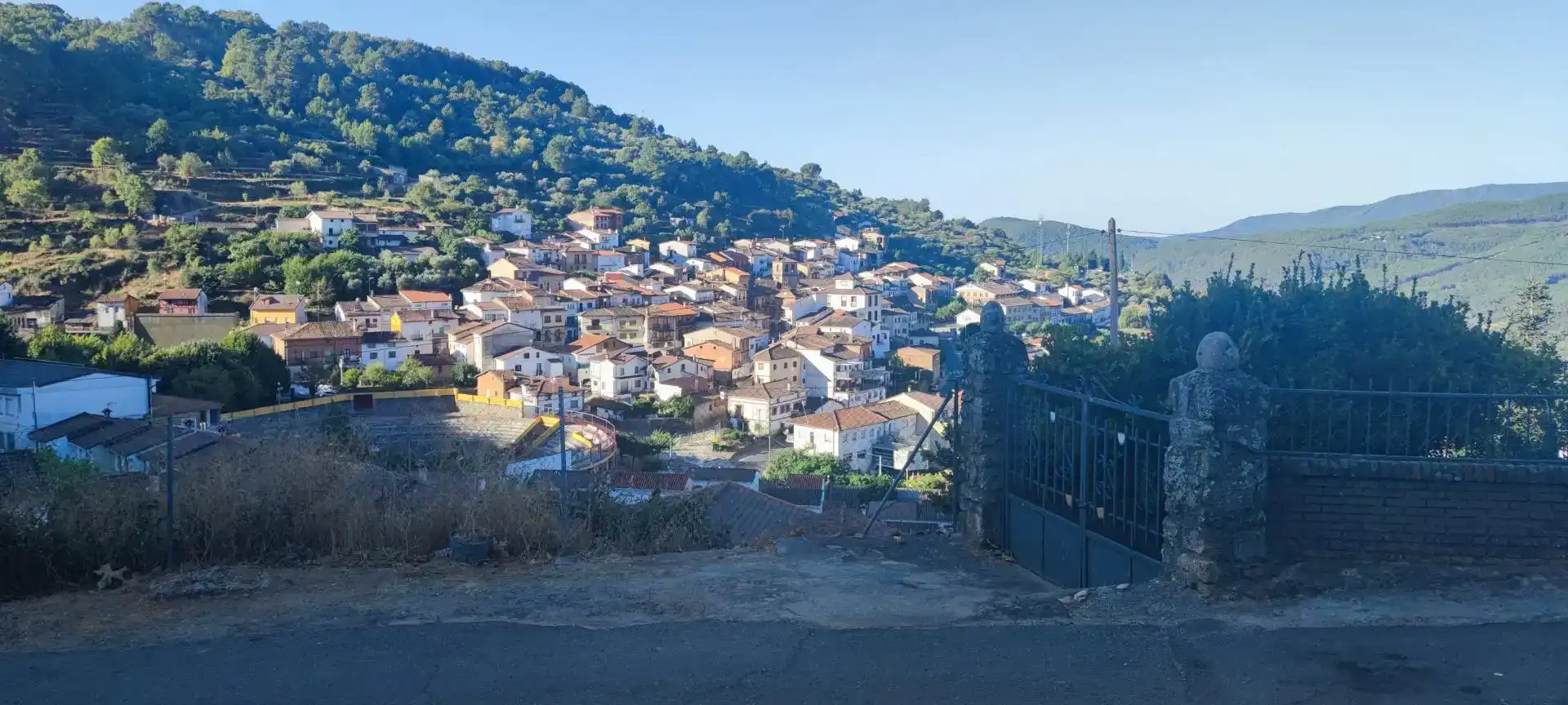 Vista exterior de Pis en venda en Santa Cruz del Valle amb Moblat, Forn i Rentadora