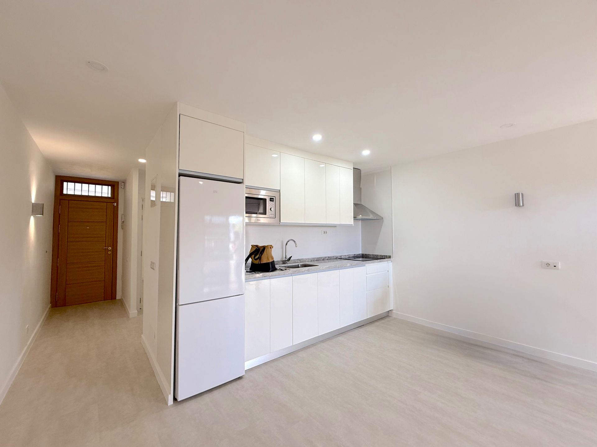 Cuina de Apartament de lloguer en Arona amb Terrassa, Alarma i Piscina comunitària
