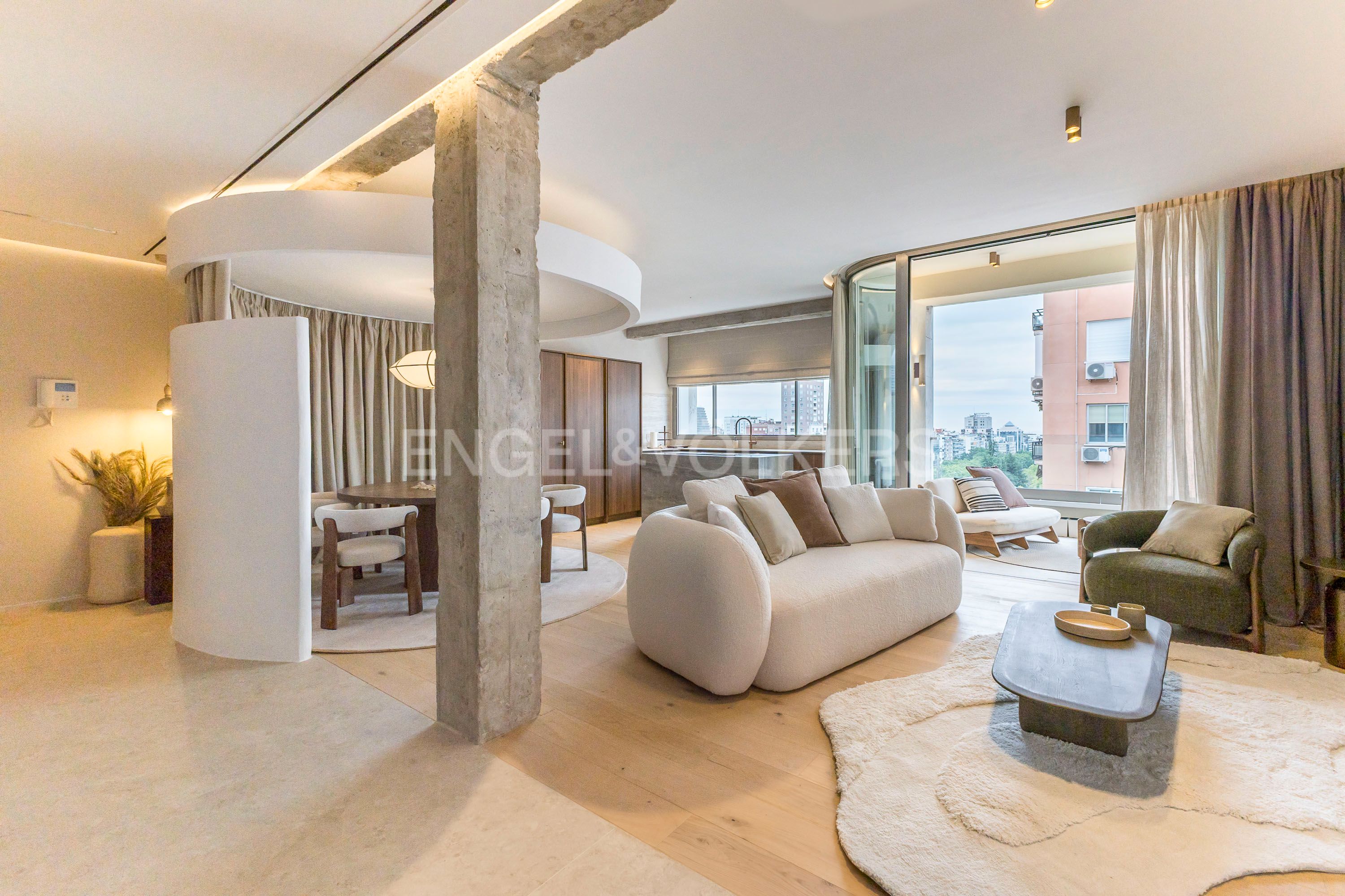Living room of Apartment for sale in  Madrid Capital  with Air Conditioner, Heating and Parquet flooring
