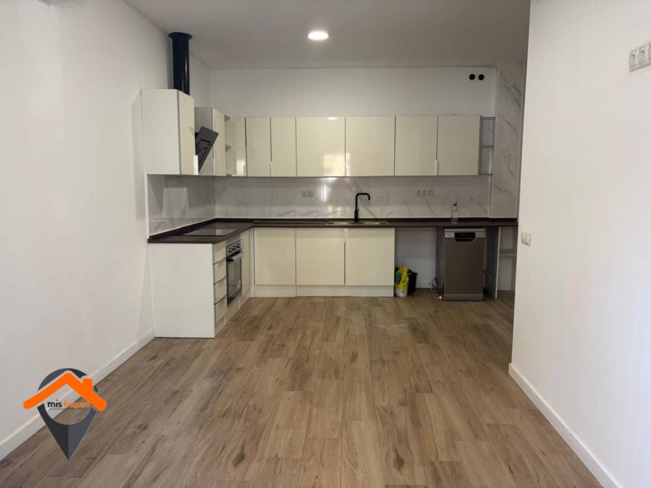 Kitchen of Flat for sale in Sabadell  with Air Conditioner