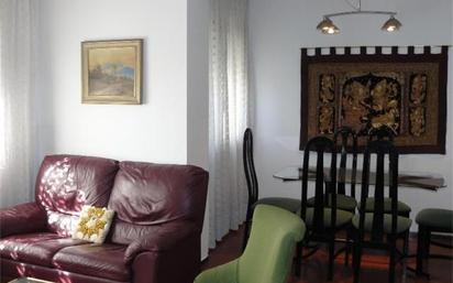 Sala d'estar de Pis de lloguer en Girona Capital amb Calefacció, Parquet i Moblat