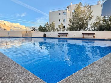 Pis amb piscina en venda a Carrer de Noruega