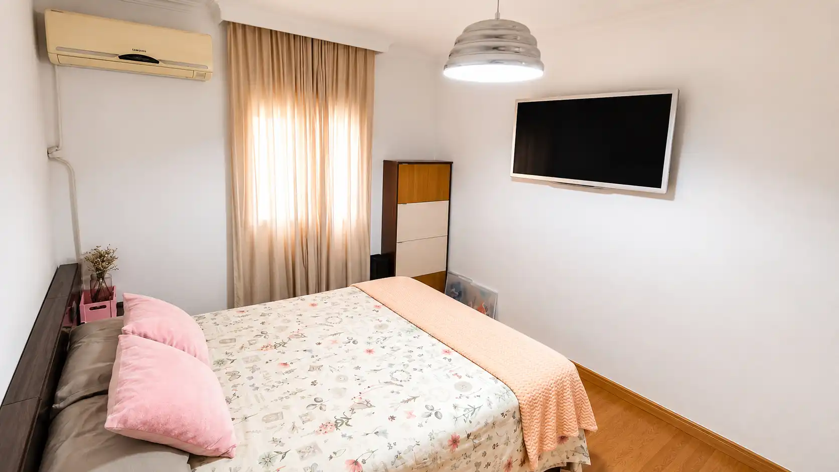 Bedroom of Flat for sale in Sevilla  with Air Conditioner and Furnished