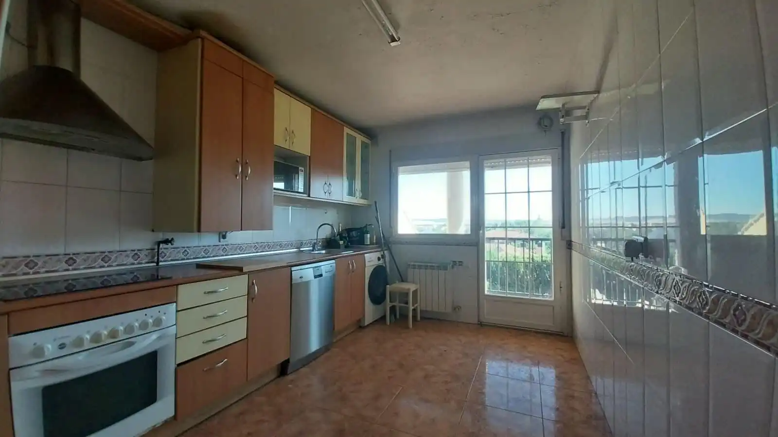 Cuina de Casa adosada en venda en Tudela de Duero amb Calefacció i Terrassa