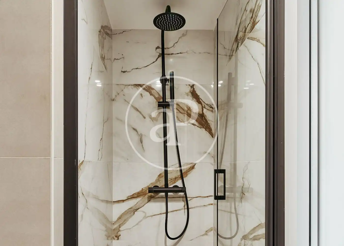Badezimmer von Wohnung zum Verkauf in Madrid mit Klimaanlage, Heizung und Terrasse