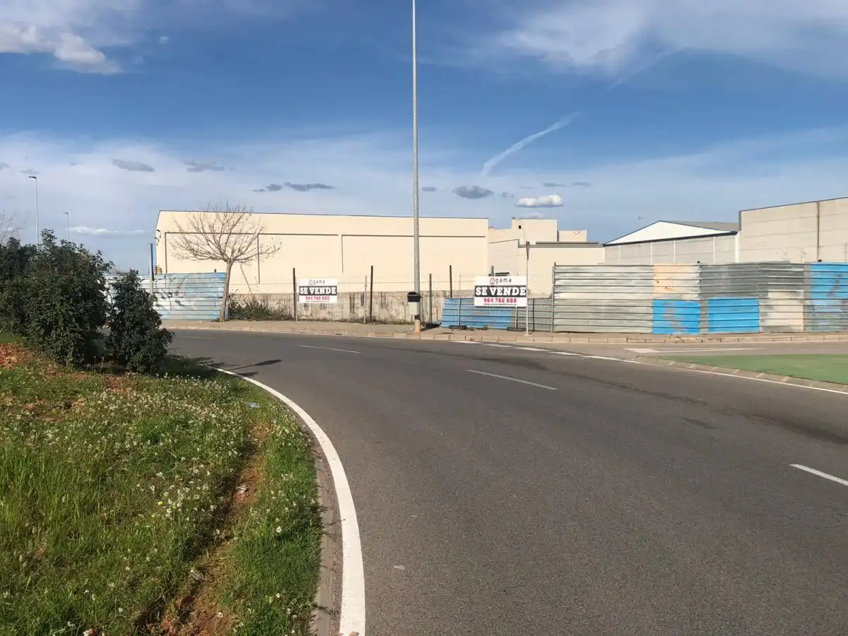 Vista exterior de Terreny industrial en venda en La Vall d'Uixó