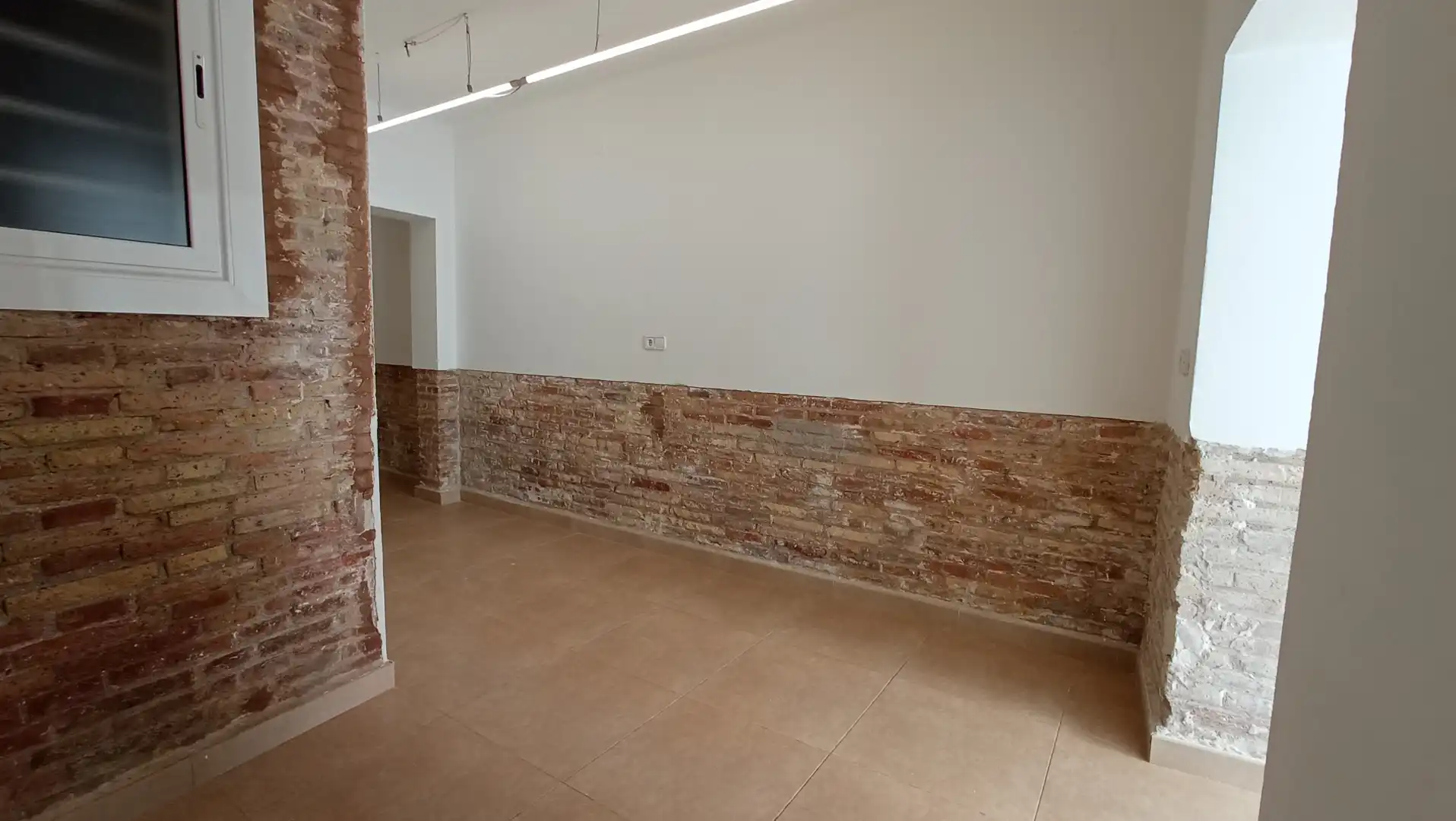 Commercial properties for rent in Plaça de l'Alzina, Pubilla Cases