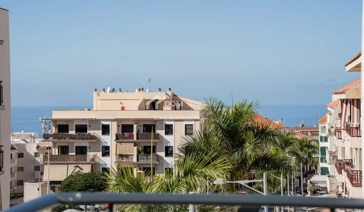 Vista exterior de Piso en venta en Adeje con Terraza, Trastero y Piscina