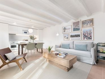 Apartment with balcony to rent in Eixample