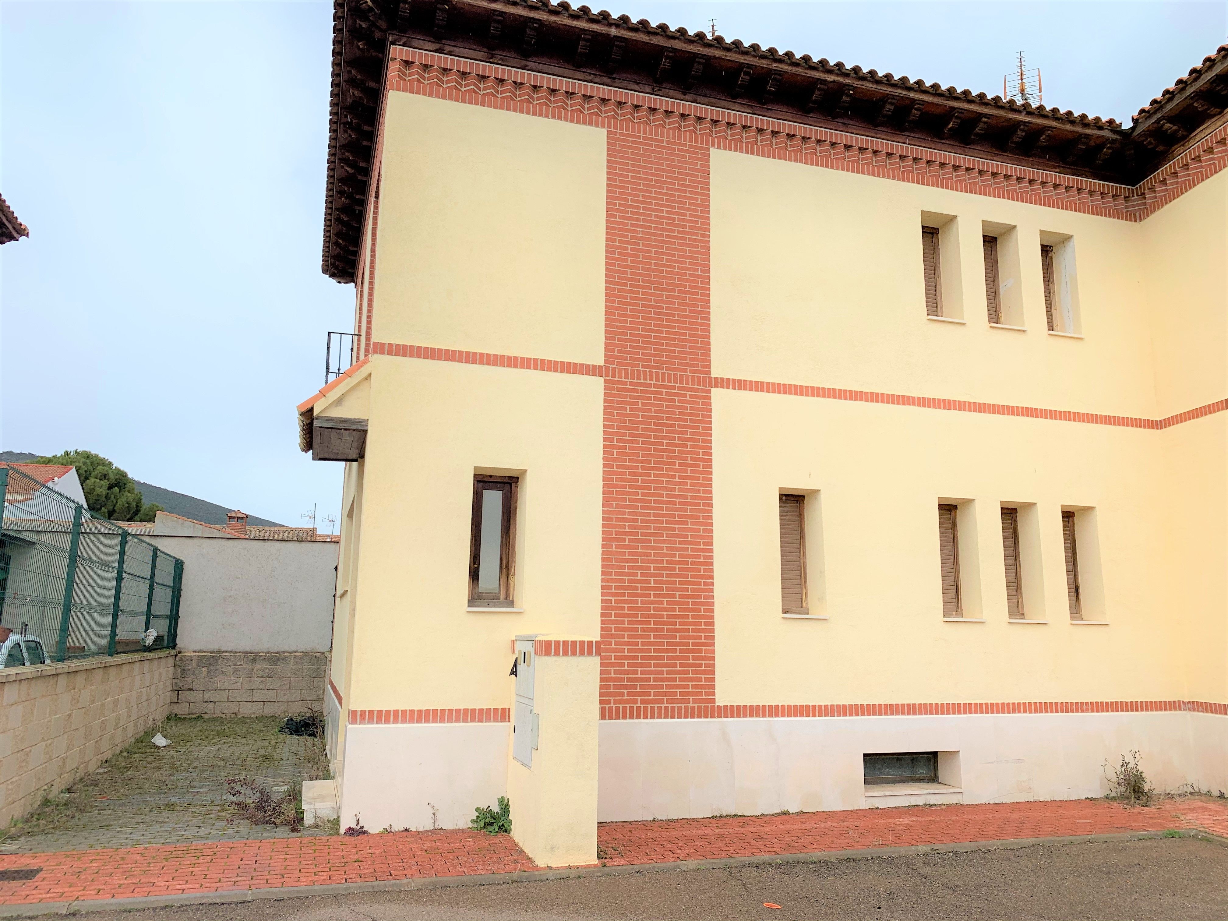 Exterior view of House or chalet for sale in Villamayor de Calatrava  with Private garden, Terrace and Storage room