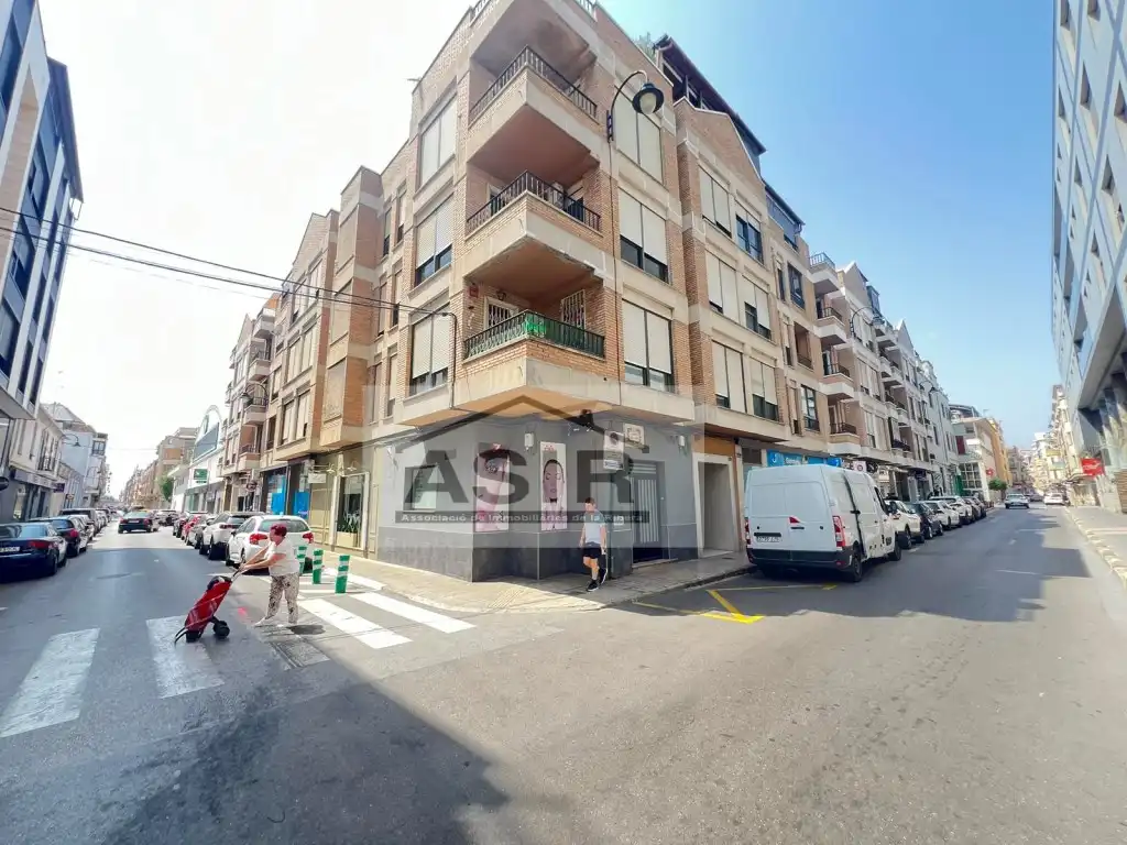 Local comercial de lloguer a Calle Hort Dels Frares
