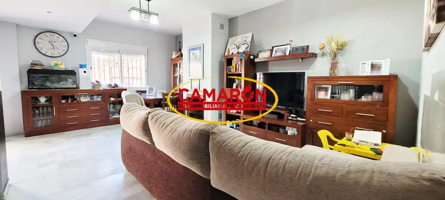 Sala d'estar de Casa adosada en venda en Coria del Río amb Aire condicionat