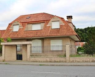 Exterior view of House or chalet for sale in Vilagarcía de Arousa  with Private garden, Parquet flooring and Terrace