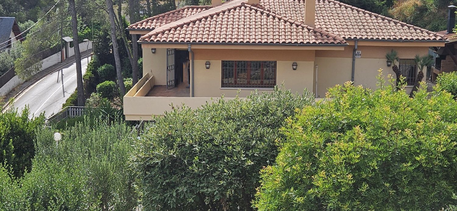 Vista exterior de Casa o xalet en venda en Corbera de Llobregat amb Aire condicionat i Calefacció