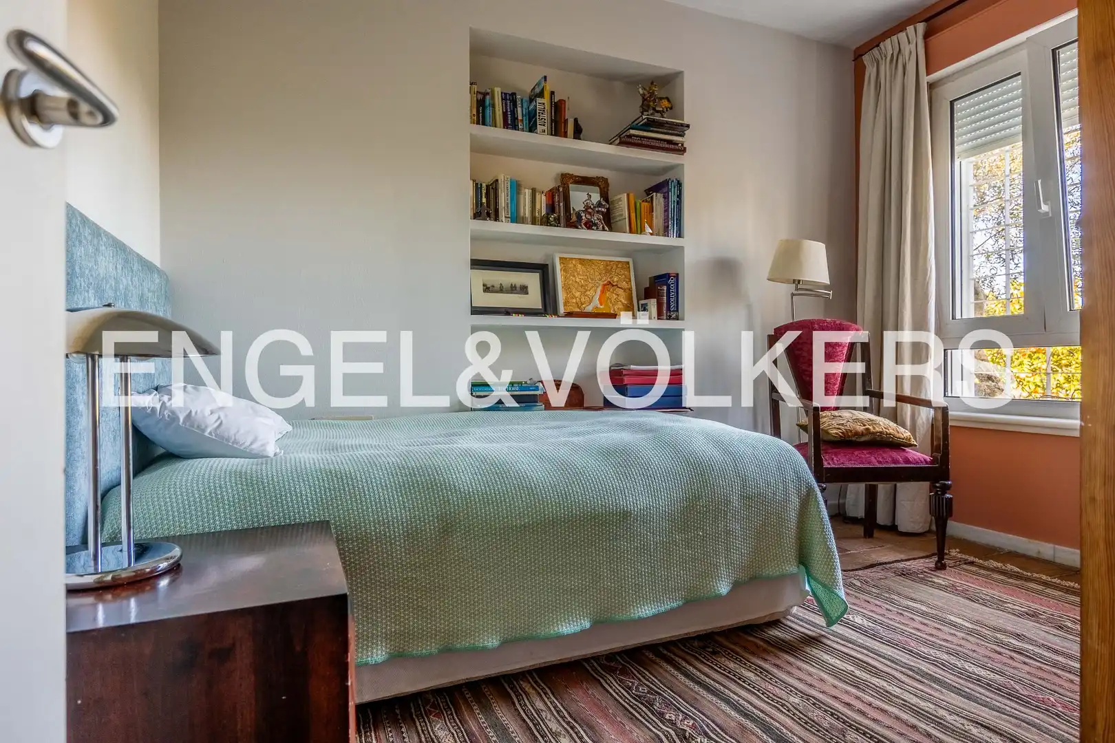 Bedroom of Houses for sale in Valencina de la Concepción  with Air Conditioner, Heating and Private garden