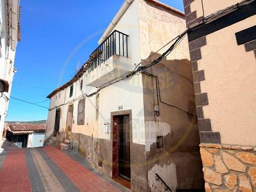 Casa amb balcó en venda a VIRGEN
