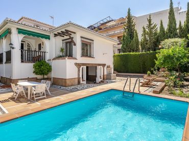 Villa con piscina in vendita a La Zubia Ciudad