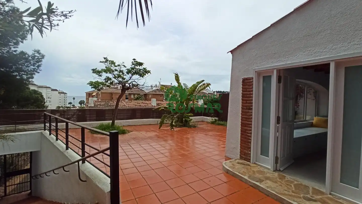 Casa amb piscina en venda a Fenals, imagen 2
