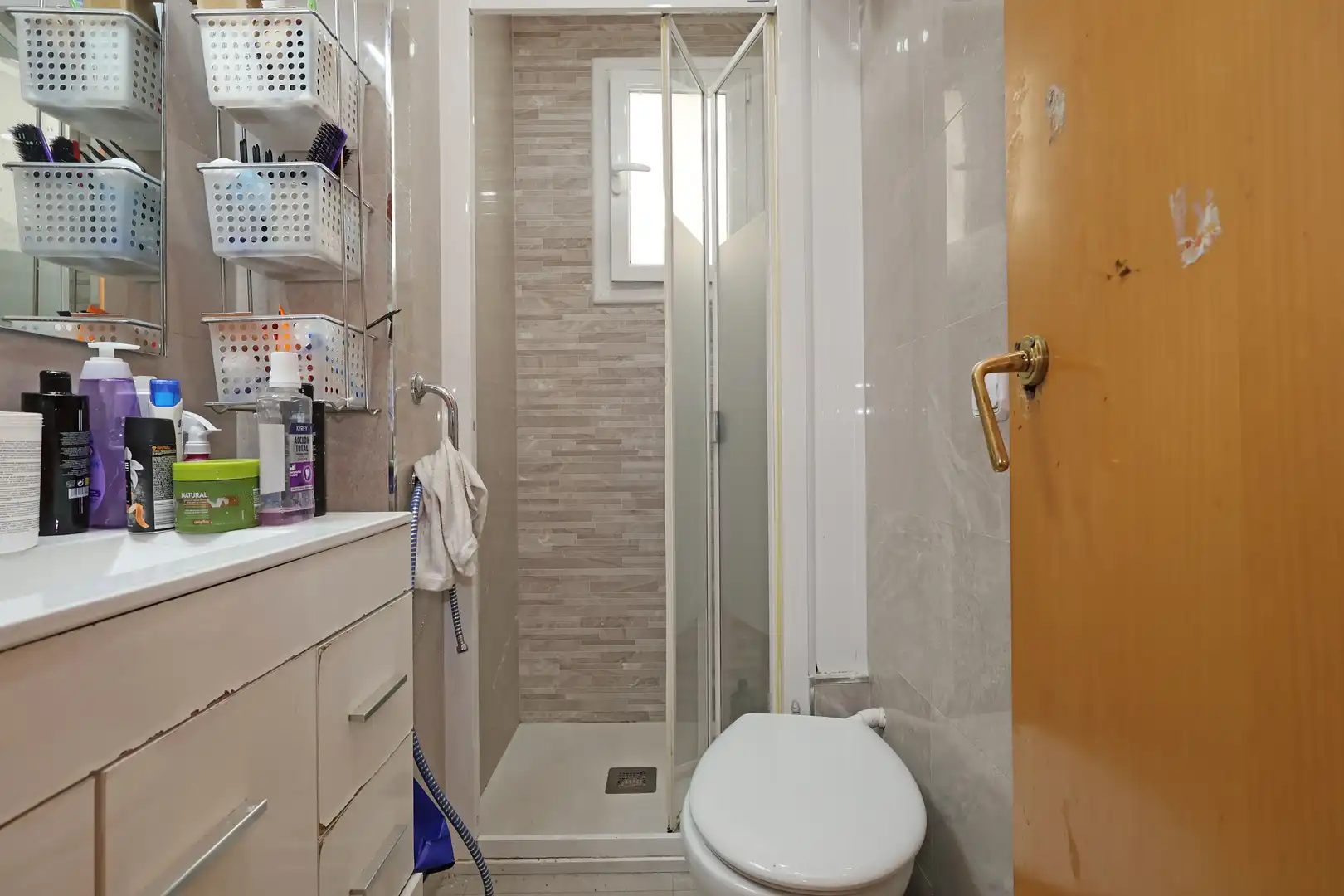 Bathroom of Flat for sale in L'Hospitalet de Llobregat