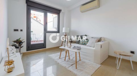 Presentamos este magnífico áticodúplex con terraza solarium.Este inmueble se compone de 57m construidos, además de disponer del us