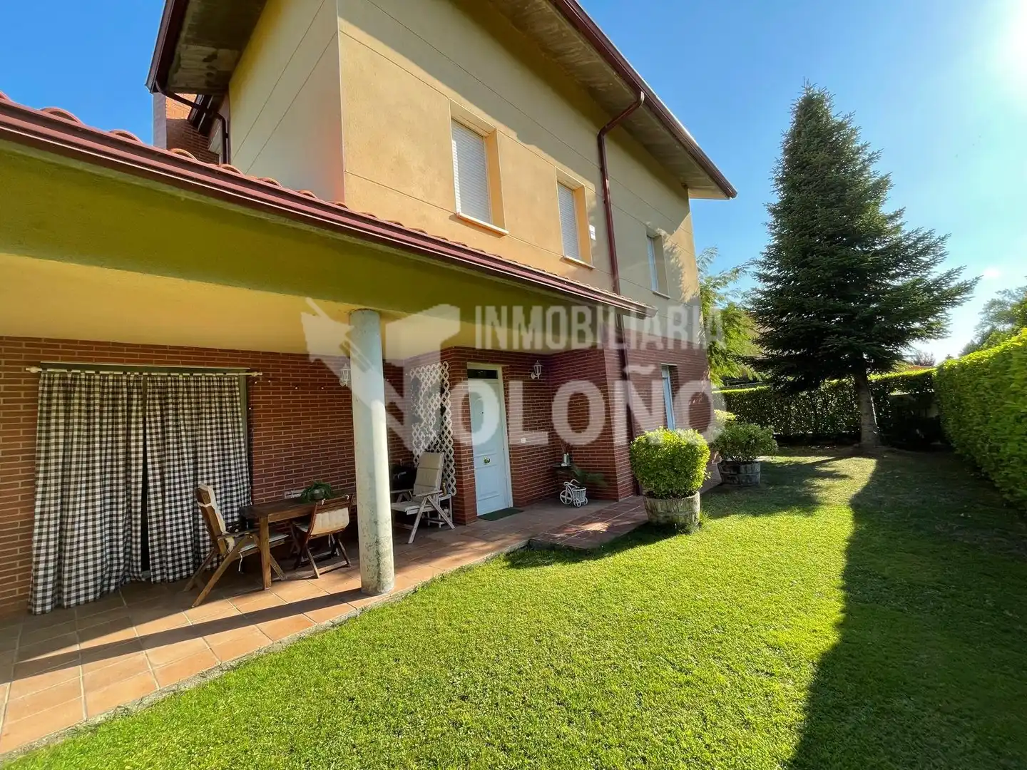 Vista exterior de Casa o chalet en venta en Anguciana con Calefacción, Jardín privado y Parquet
