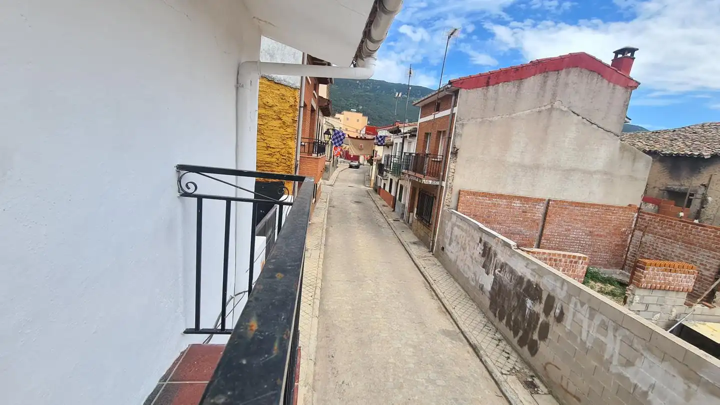 Vista exterior de Casa o chalet en venta en La Adrada  con Jardín privado
