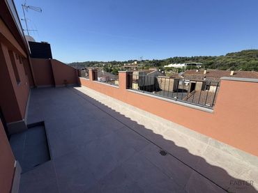 Maisonette mit Balkon zum Verkauf in Calle Anselm Clavé