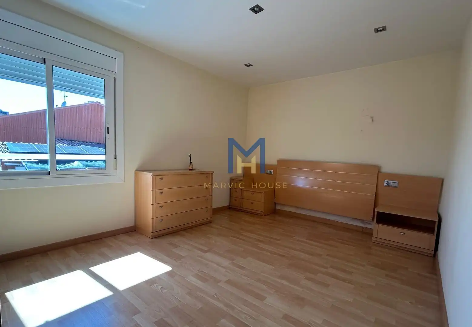 Habitación de Piso en venta en Sabadell con Aire acondicionado, Calefacción y Parquet