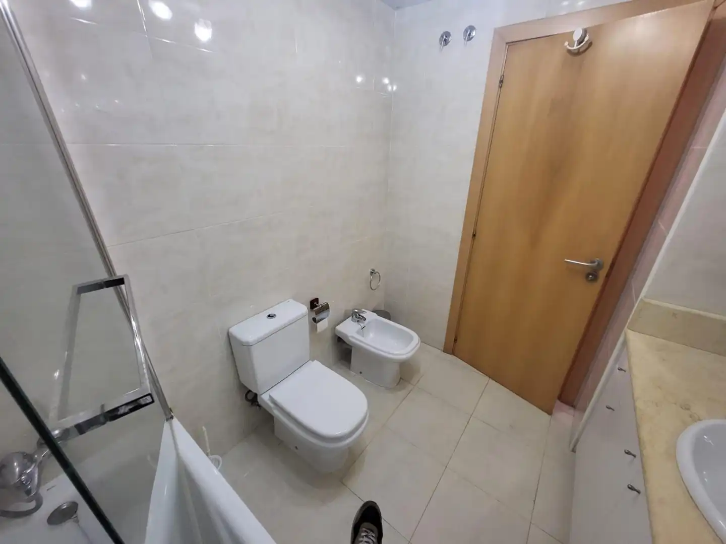 Badezimmer von Erdgeschoss zum Verkauf in Salou mit Klimaanlage, Heizung und Terrasse