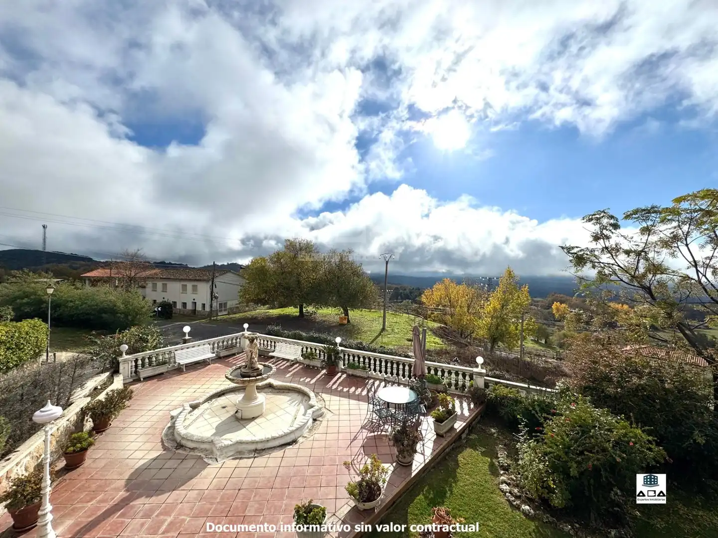 Jardín de Casa o chalet en venta en Poyales del Hoyo con Aire acondicionado, Calefacción y Jardín privado
