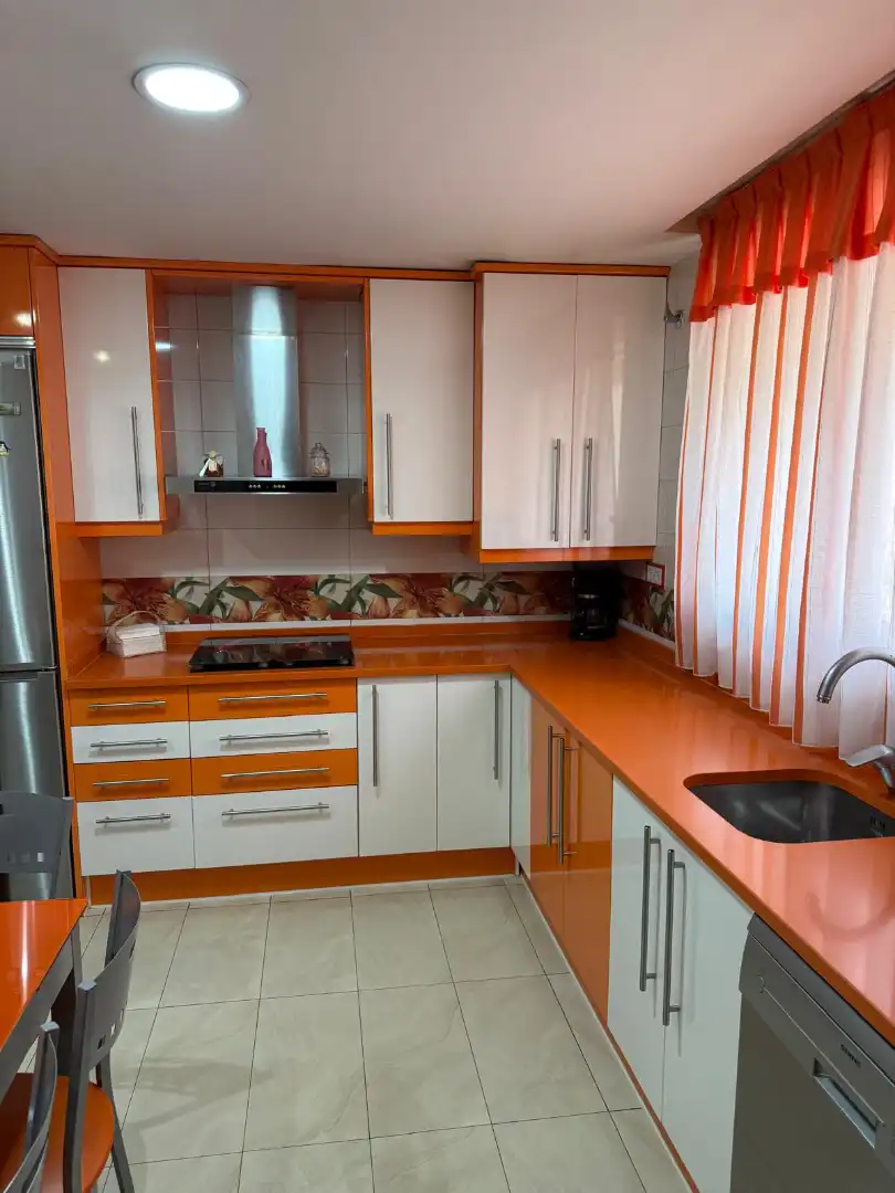 Cuina de Casa adosada en venda en Arganda del Rey amb Aire condicionat, Calefacció i Jardí privat