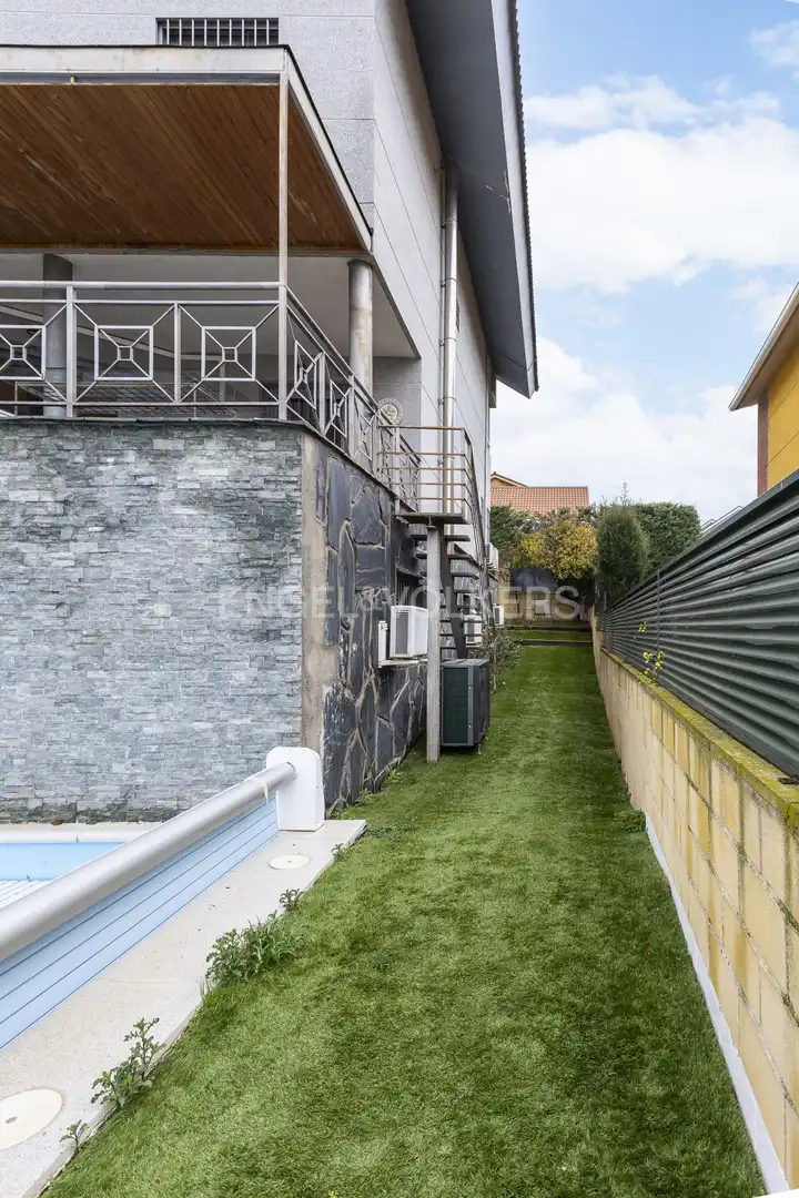Vista exterior de Casa o chalet en venta en Cobeña con Aire acondicionado, Calefacción y Jardín privado