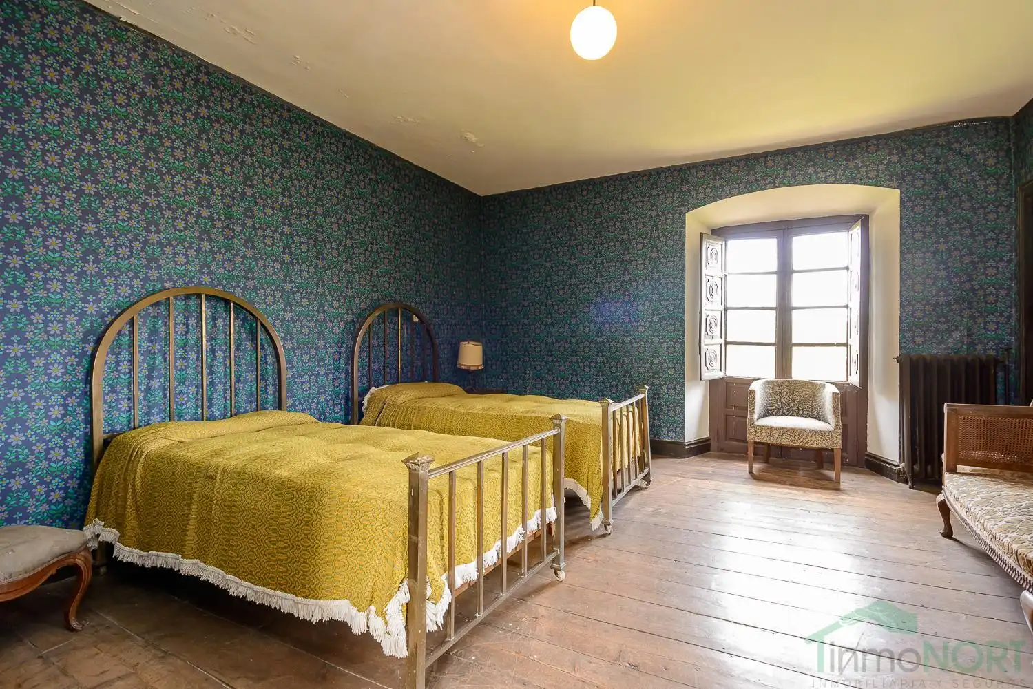 Habitación de Edificio en venta en Oviedo 