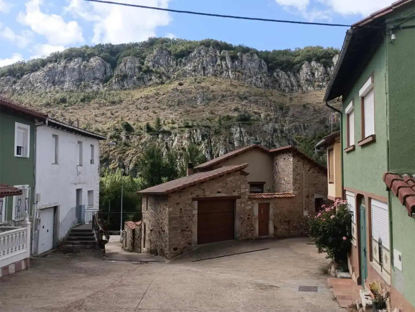 Vista exterior de Planta baja en venta en La Pola de Gordón 
