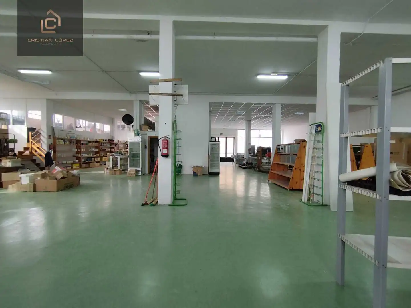 Local comercial en venta en Rúa Rosalía de Castro 23, imagen 2
