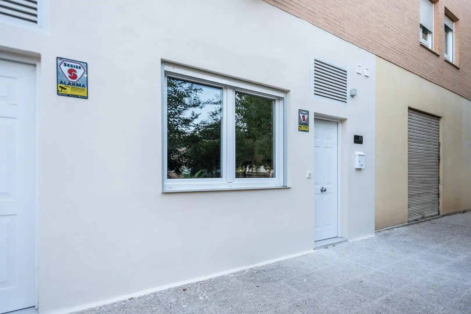 Vista exterior de Estudio en venta en Granada con Aire acondicionado, Calefacción y Amueblado