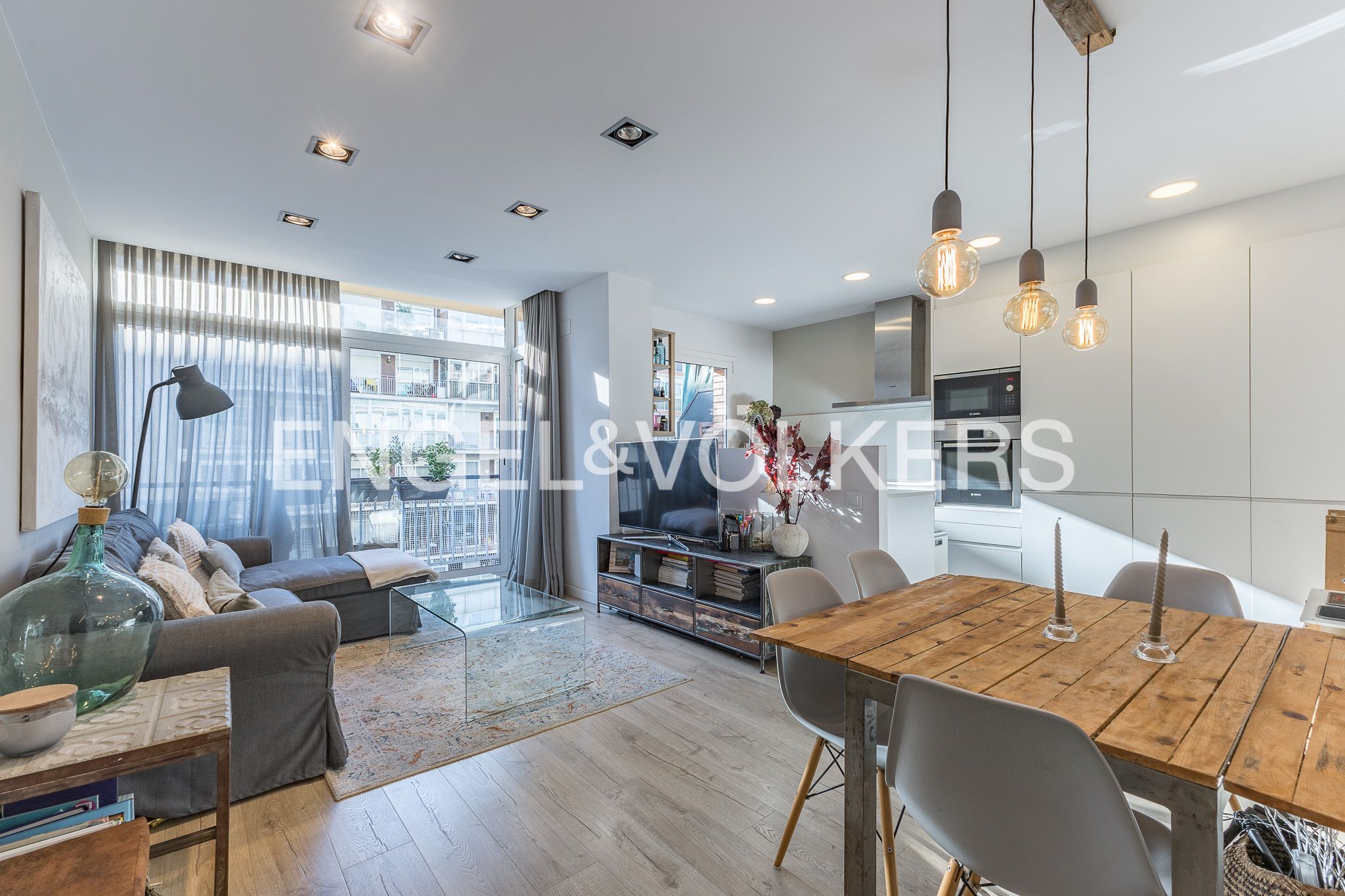 Exterior view of Apartment for sale in  Barcelona Capital  with Air Conditioner, Heating and Balcony