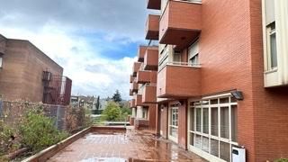 Vista exterior de Apartament en venda en Pozuelo de Alarcón amb Aire condicionat, Calefacció i Jardí privat