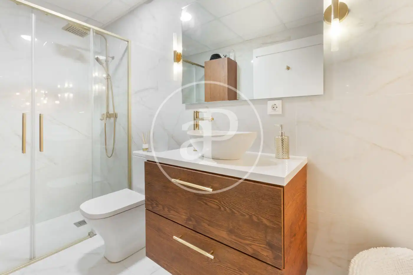 Baño de Piso en venta en Valencia con Aire acondicionado, Calefacción y Jardín privado