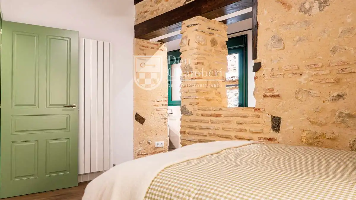 Dormitori de Apartament de lloguer en Segovia amb Calefacció, Terrassa i Moblat