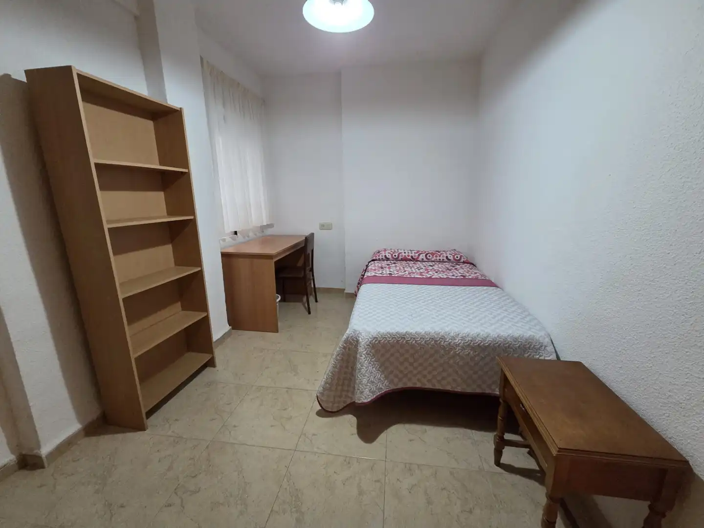 Bedroom of Flat for rent in Granada  with Furnished, Oven and Washing machine