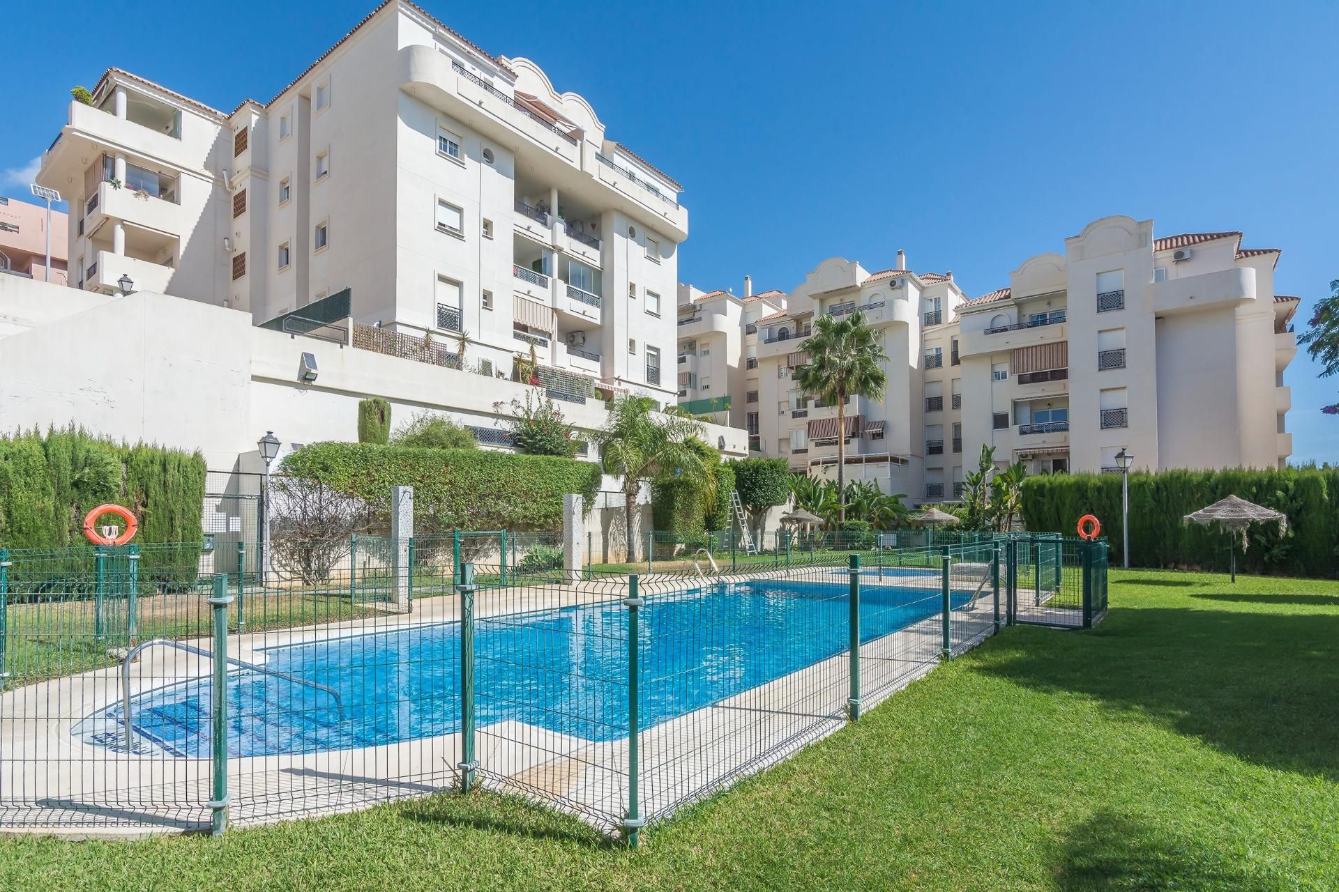 Vista exterior de Pis en venda en Benalmádena amb Aire condicionat i Terrassa