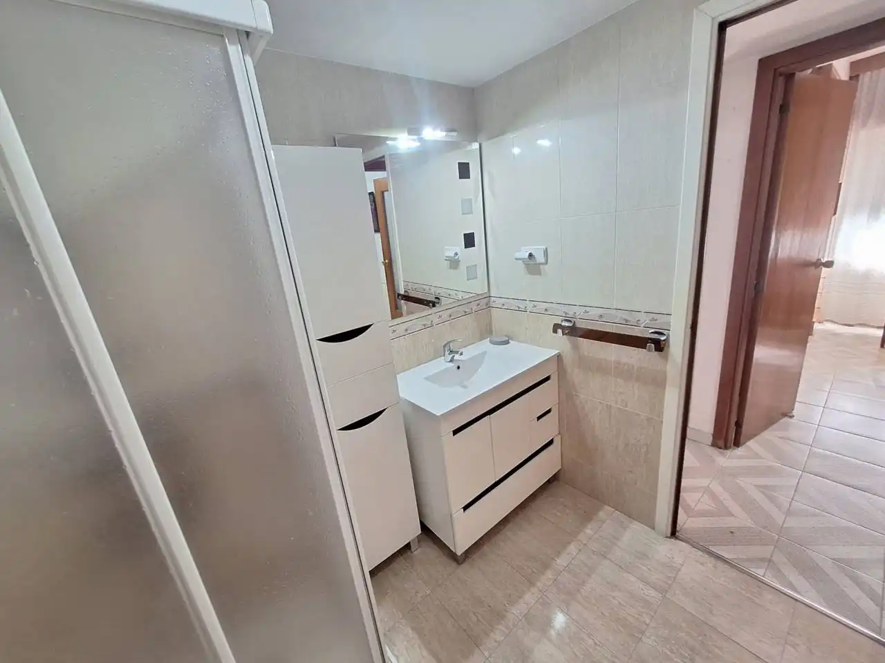 Bathroom of Flat for rent in Fuenlabrada  with Air Conditioner, Heating and Storage room