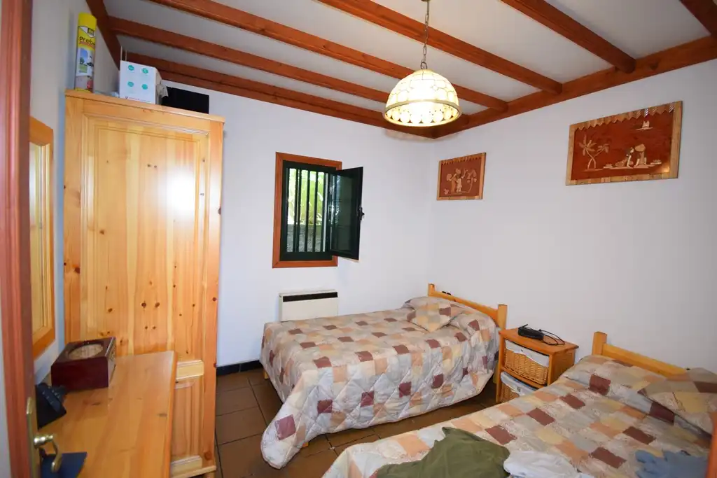 Dormitori de Casa o xalet en venda en Pontedeume amb Calefacció, Jardí privat i Moblat