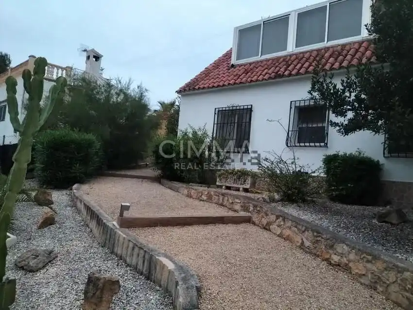 Vista exterior de Casa o xalet en venda en La Nucia amb Aire condicionat, Calefacció i Terrassa
